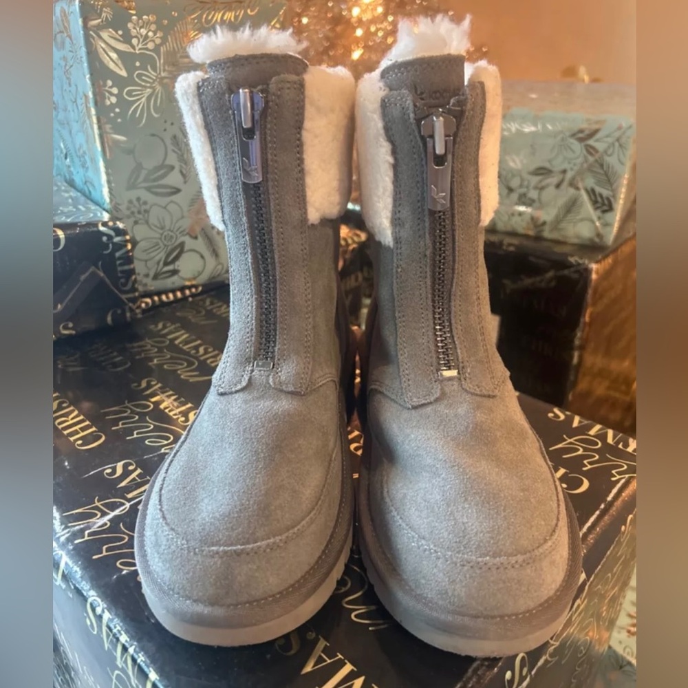 UGG Koolaburra Lytta Short Size 7 Women's Suede Boots Stone Grey 112281